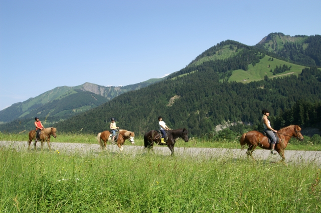  Pbaños a caballo por la cerro 